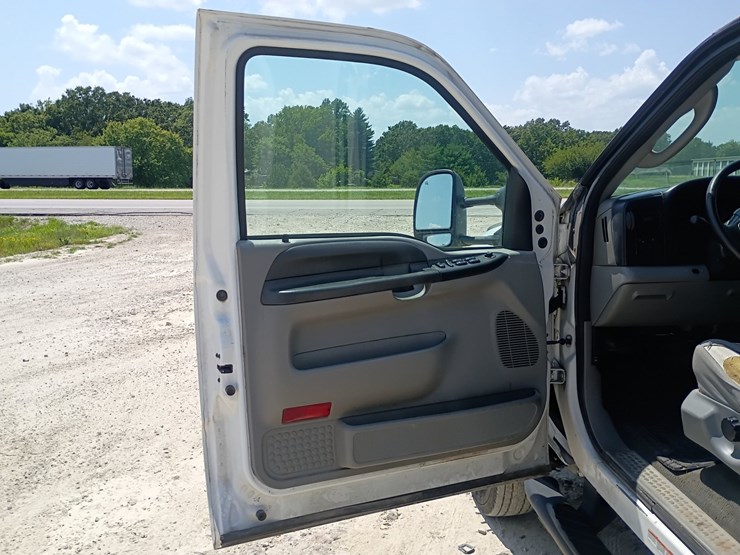 2007-ford-f550-image-29