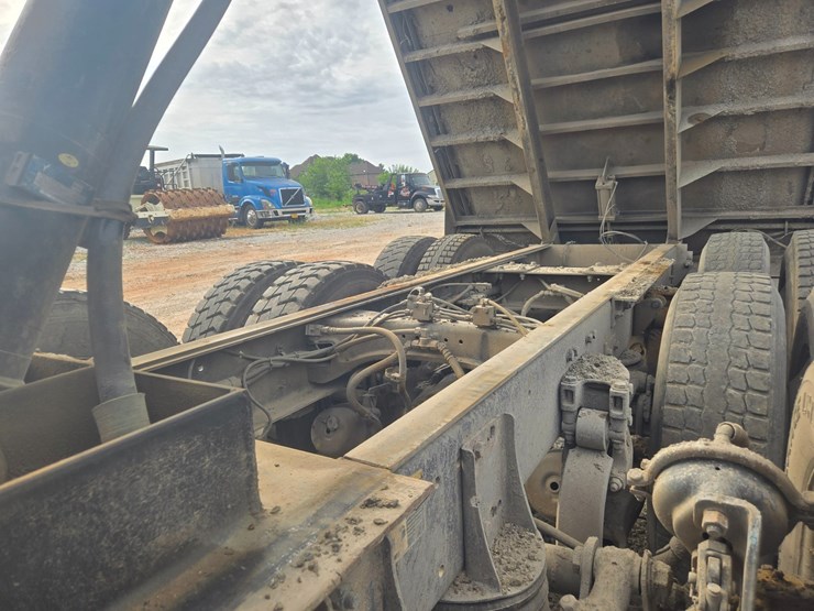 2011-kenworth-t700-image-36