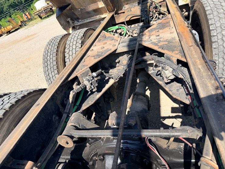 2016-western-star-4700-image-75