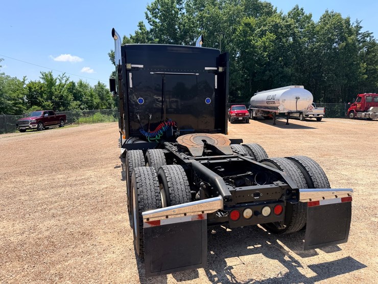 2010-kenworth-t800-image-13