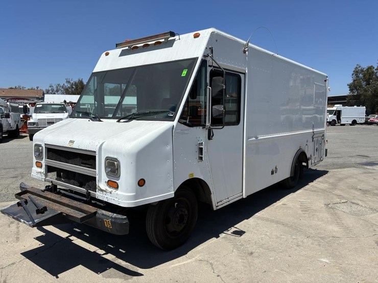 2002-workhorse-p42-image-1
