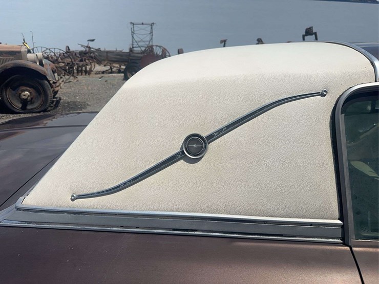1966-ford-thunderbird-image-18