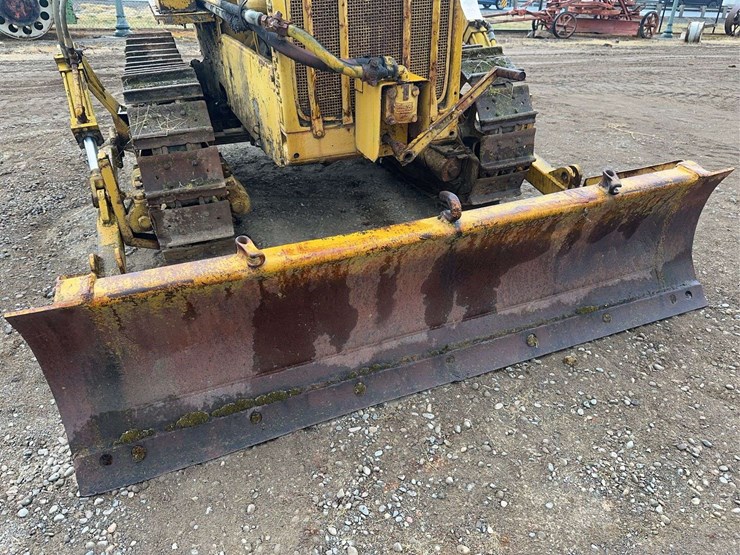 caterpillar-fifteen-image-40