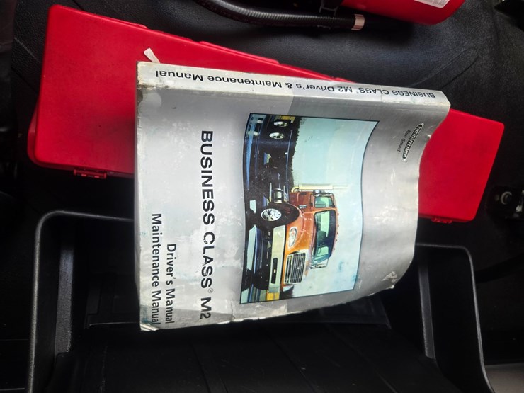 2018-freightliner-m2-106-image-57
