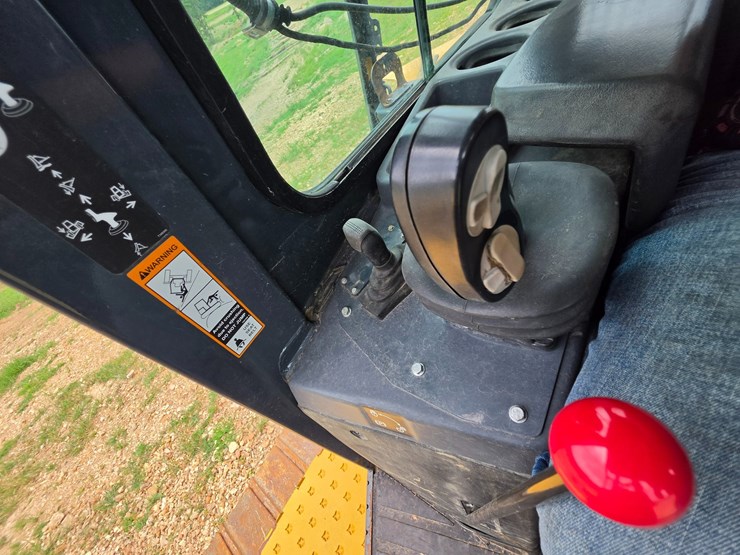 2015-deere-700k-image-40