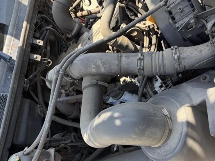 2000-freightliner-fl80-image-9