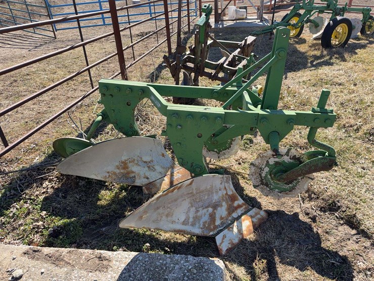 john-deere-three-point-two-bottom-plow-image-2