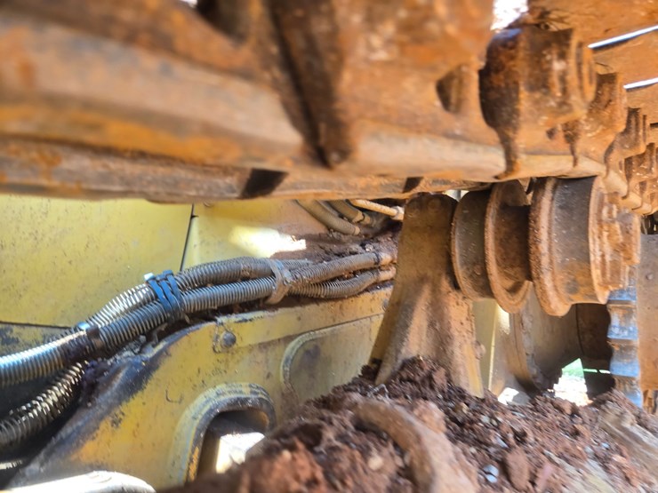 2005-caterpillar-d5n-xl-image-76