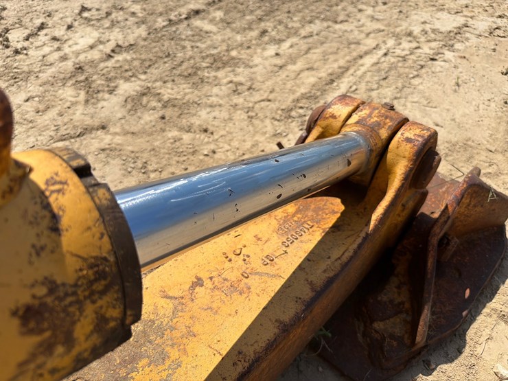 2000-deere-710d-image-103