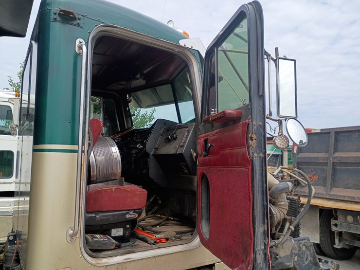 1997-peterbilt-379-image-46
