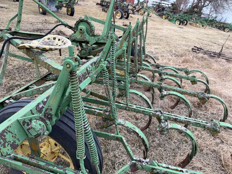 john-deere-chisel-plow-image-13