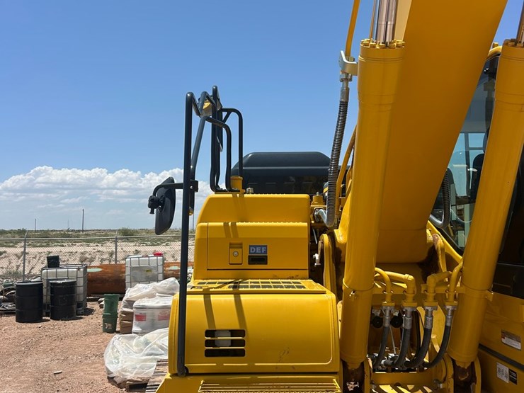 2025-komatsu-pc210-image-11