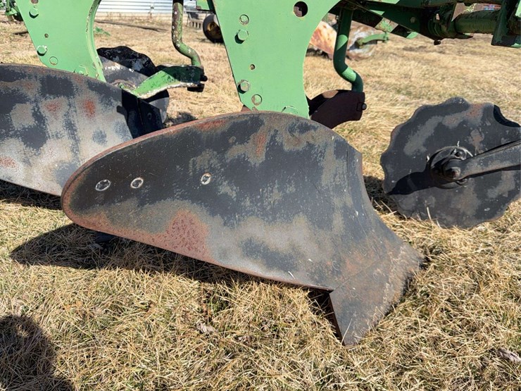 john-deere-three-point-three-bottom-plow-image-10