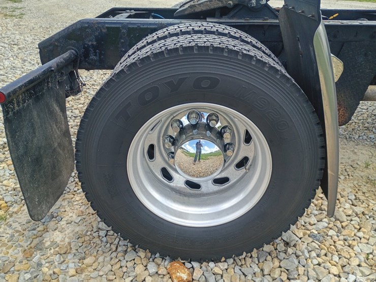 2008-freightliner-m2-106-image-78