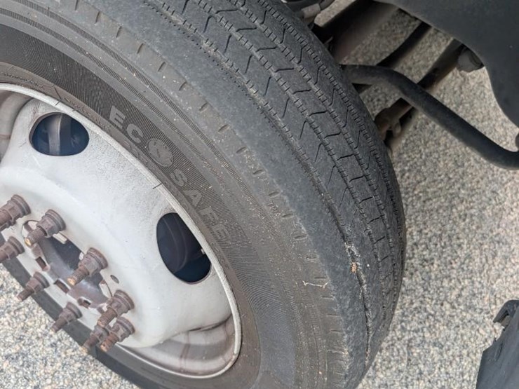 2013-ford-f550-image-17