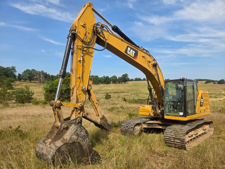2019-caterpillar-320-image-1