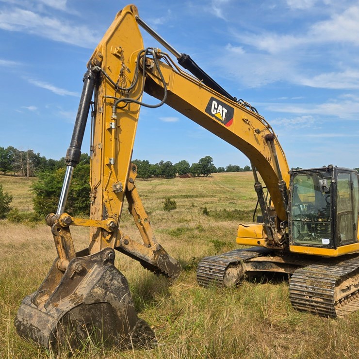 2019 CATERPILLAR 320