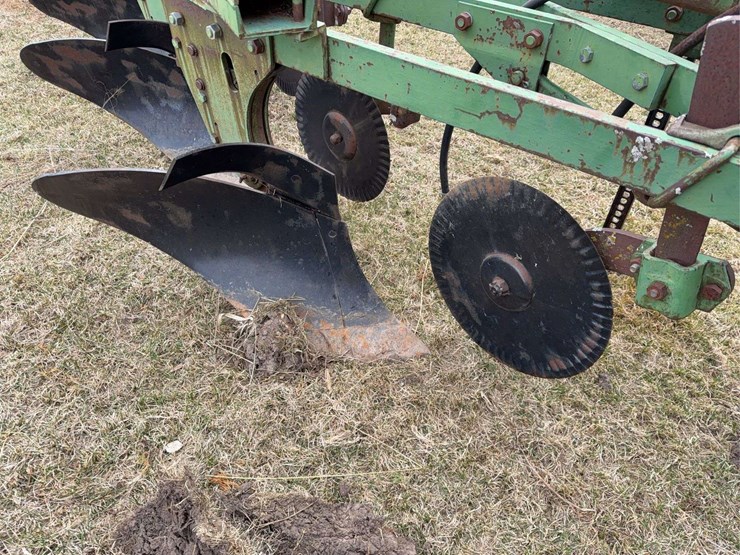 john-deere-pull-type-four-bottom-plow-image-9