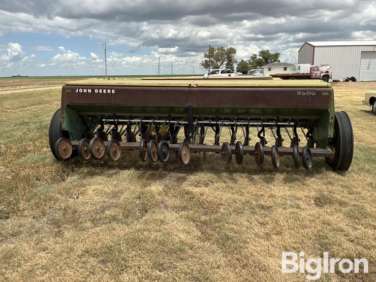 john-deere-8300-image-6