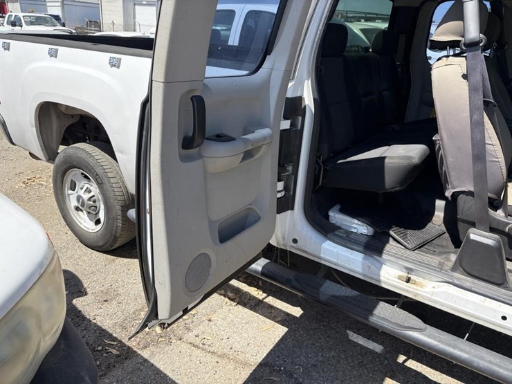 2012-gmc-sierra-2500-image-11