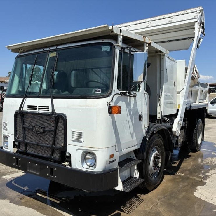 2011 AUTOCAR XPEDITOR