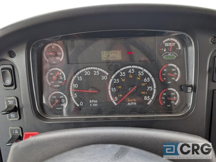 2011-freightliner-m2-stakebed-truck-image-18