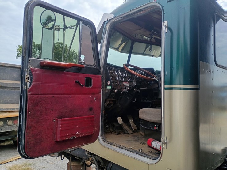 1997-peterbilt-379-image-33