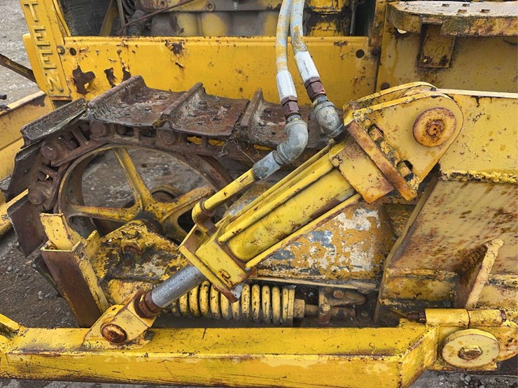 caterpillar-fifteen-image-48