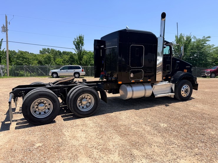 2010-kenworth-t800-image-19