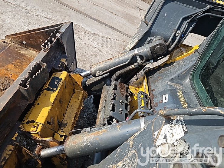2021-deere-331g-image-15