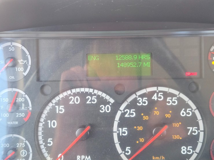 2018-freightliner-m2-106-image-54