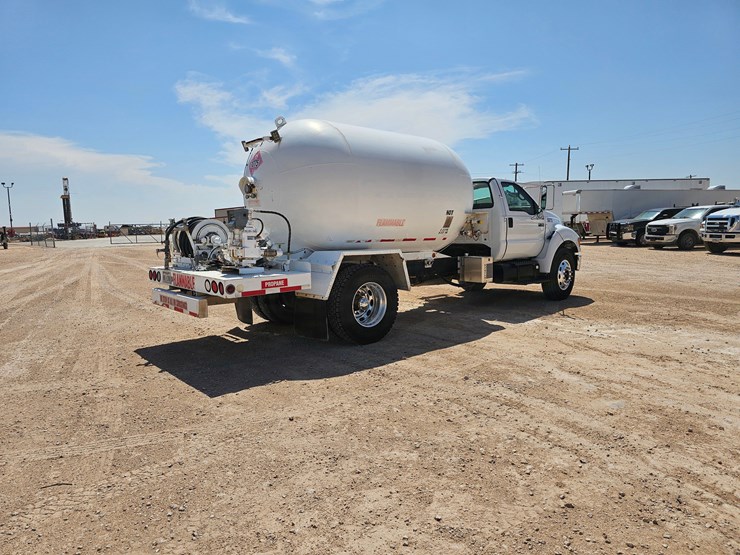 2005-ford-f750-image-3