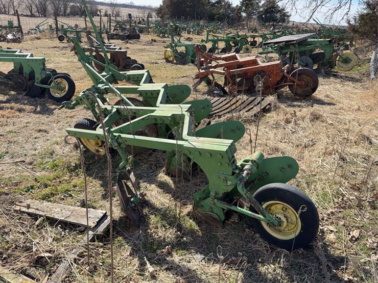 john-deere-no.-44-three-point-three-bottom-plow-image-3