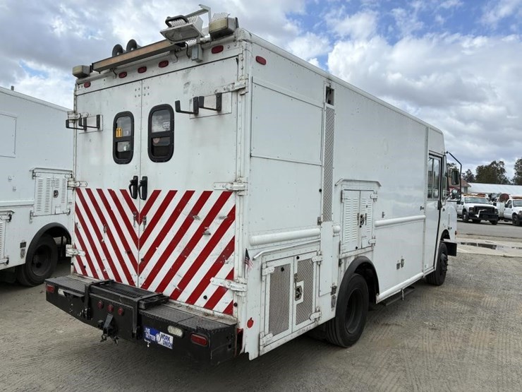 2008-workhorse-w62-image-3
