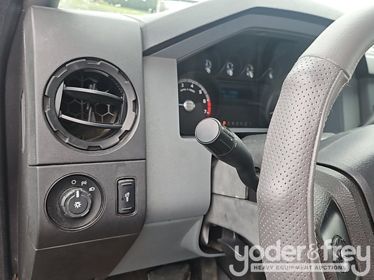 2011-ford-f250sd-image-30