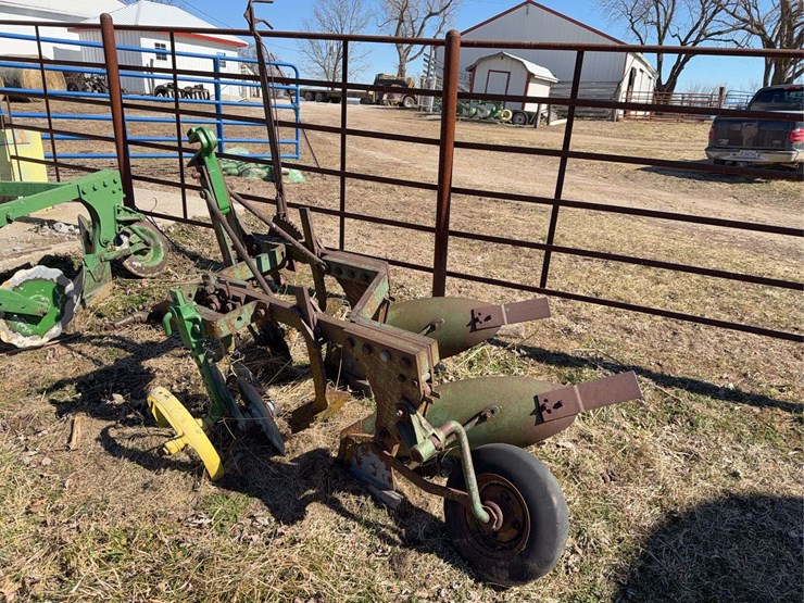 john-deere-three-point-two-bottom-plow-image-2