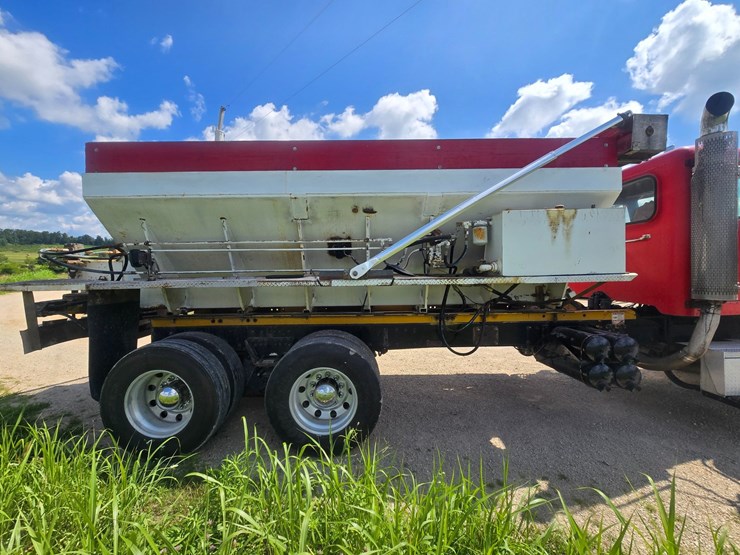 2009-peterbilt-367-image-17
