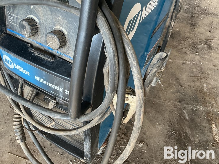 miller-252-wire-feed-welder-image-15