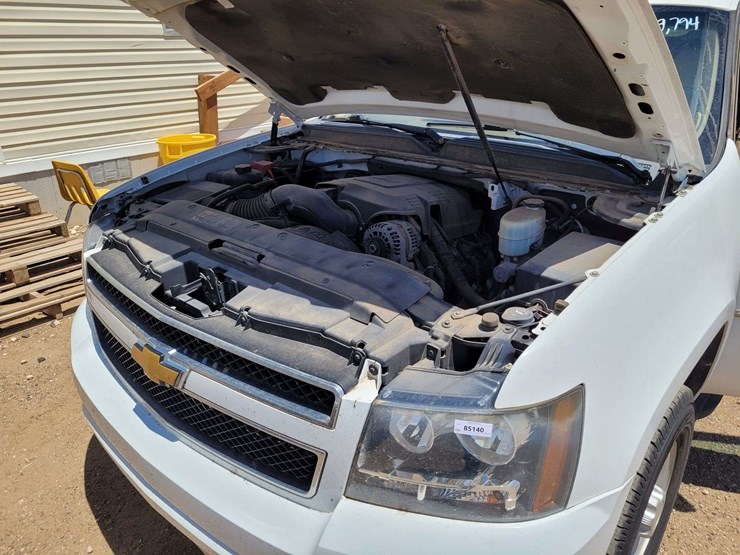 2013-chevrolet-suburban-image-19