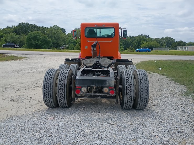 2012-peterbilt-384-image-7