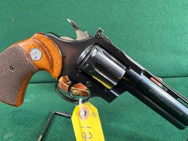 colt-diamondback-22lr-revolver-image-3