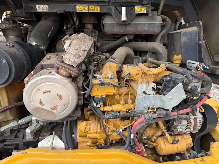 2019-caterpillar-908m-image-14