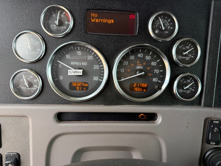 2015-peterbilt-365-image-30