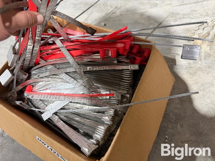 box-of-trailer-seals-image-9