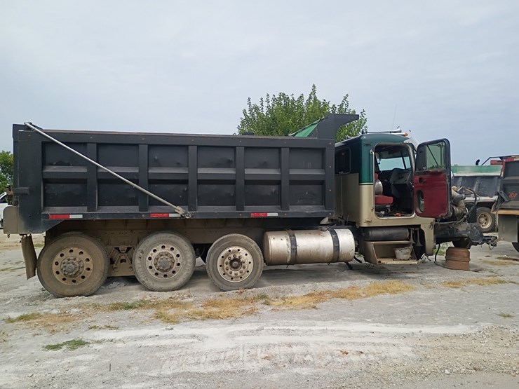 1997-peterbilt-379-image-9