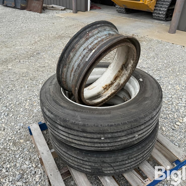 255/70R22.5 Tires & Rims