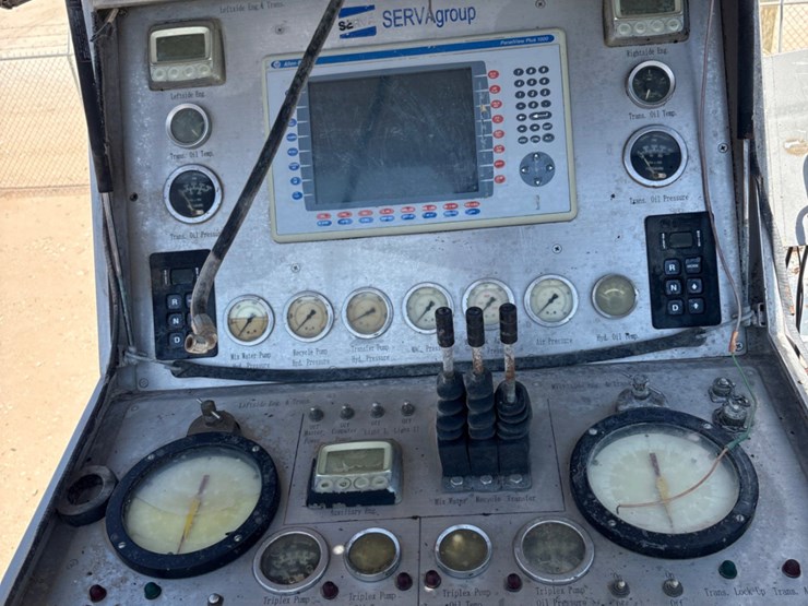 2010-caterpillar-c13-image-19