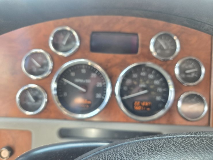2009-peterbilt-367-image-53