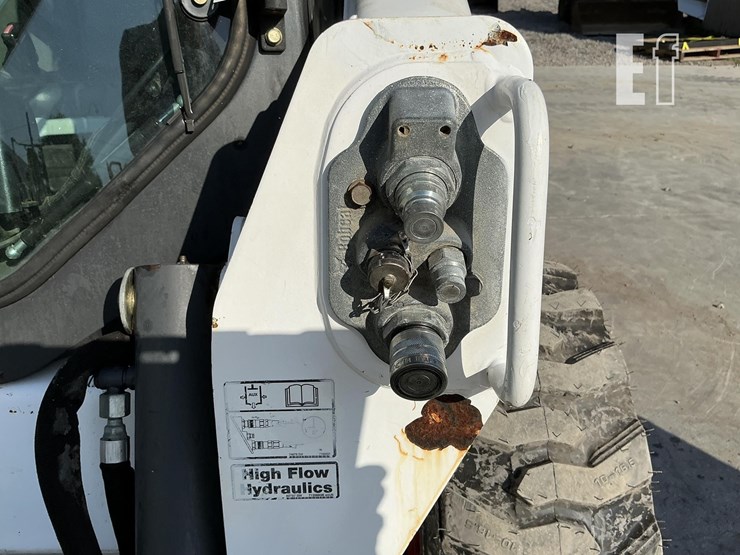 2013-bobcat-s570-image-11
