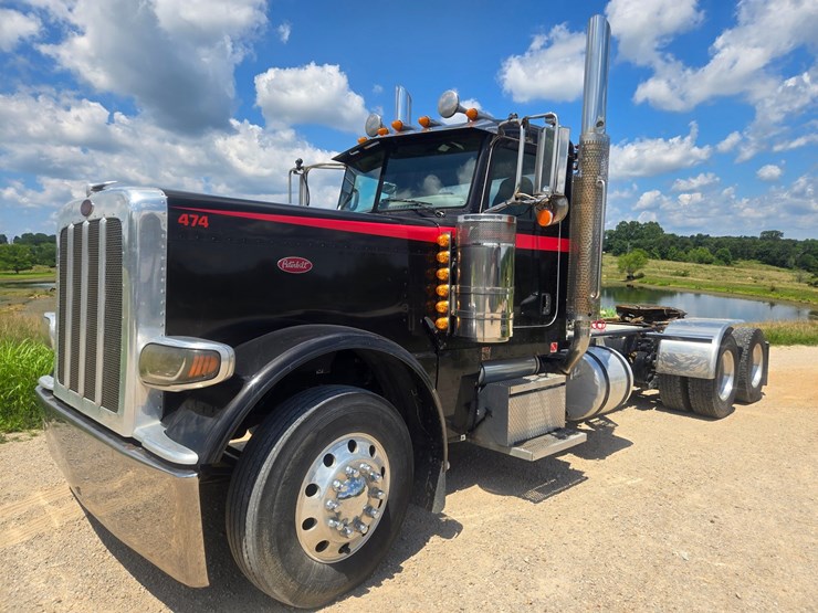 2016-peterbilt-389-image-3